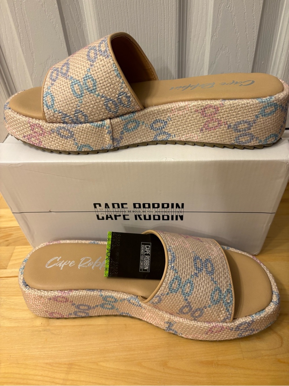 Cape Robbin Beige Slide Sandals with Pink and Blue Accents NWT SIZE 9 - Picture 2 of 6
